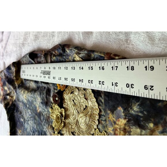 Vintage-Inspired Floral Pattern Long Sleeve Dress With Gold Embroidered Applique - Picture 4 of 10